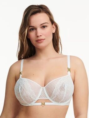 Chantelle White Lace Underwire Bra with Gold Accents like new
